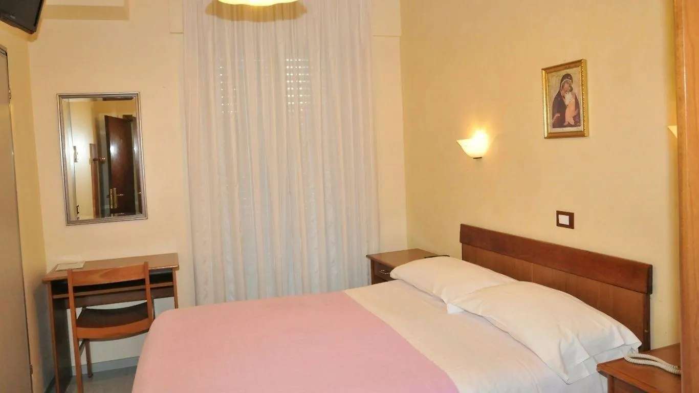 Hotel Casa Tra Noi Roma 3*,