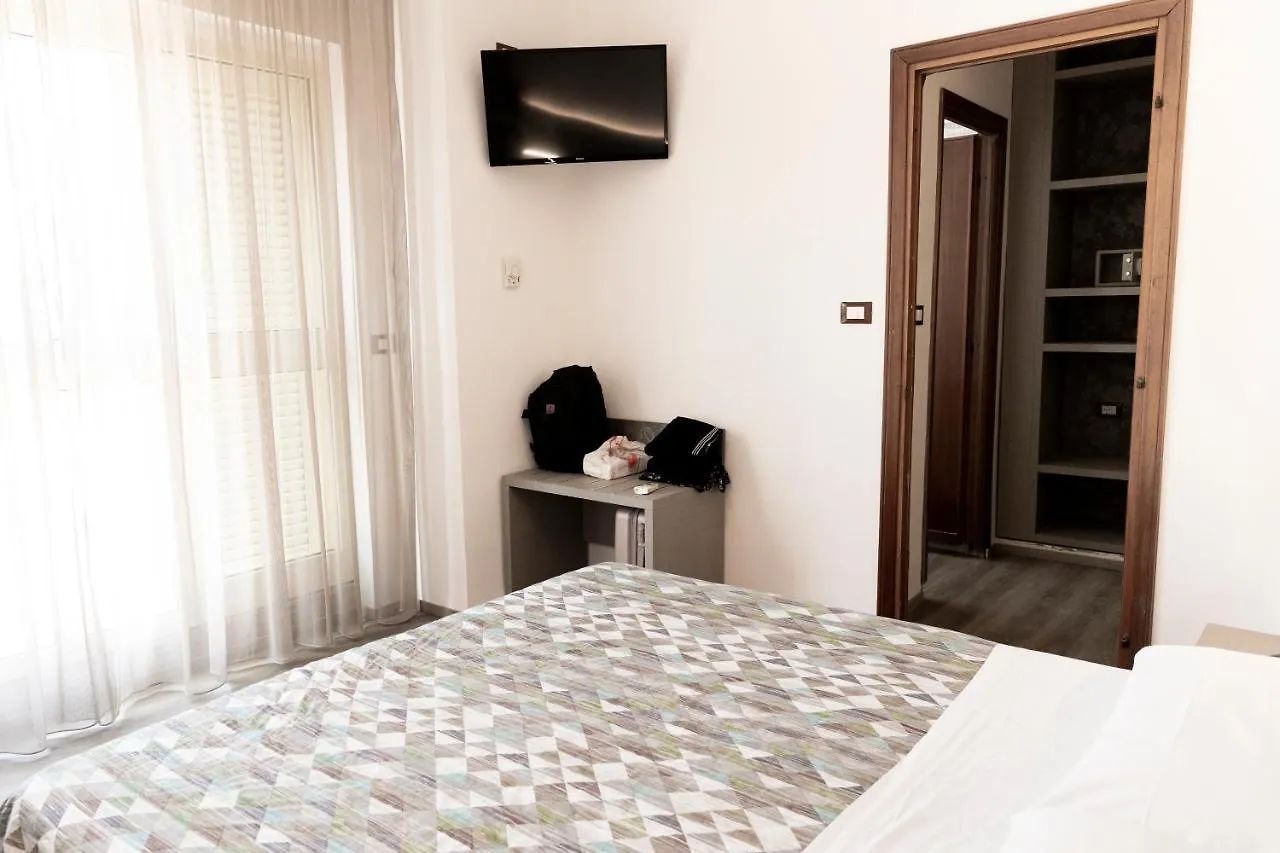Hotel Casa Tra Noi Roma 3*,