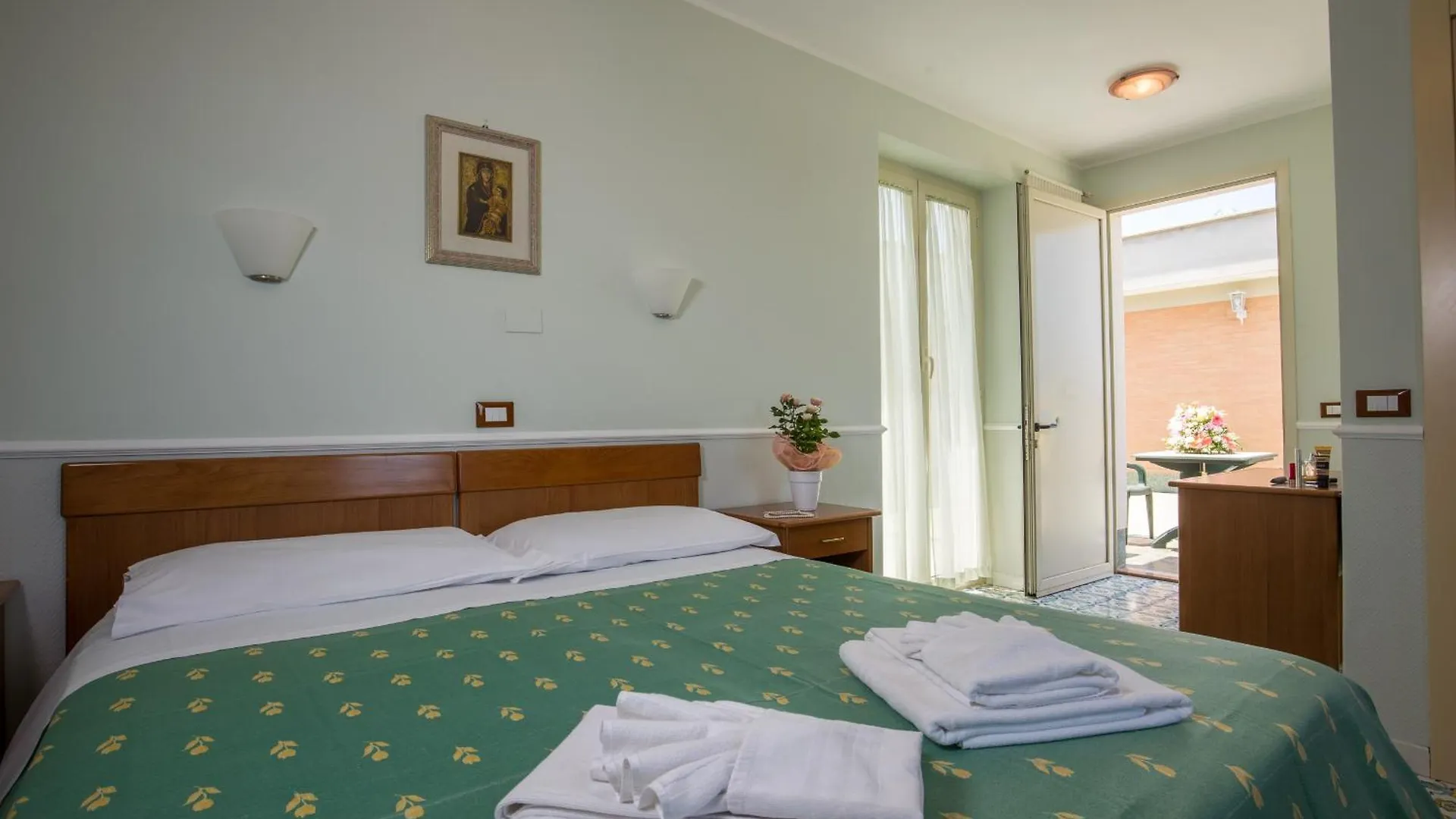 ***  Hotel Casa Tra Noi Roma Itália